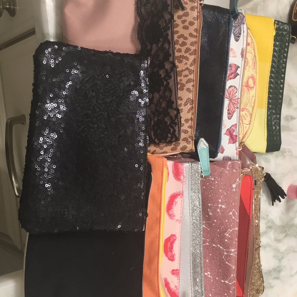 16 brand new zippered cosmetic storage bags